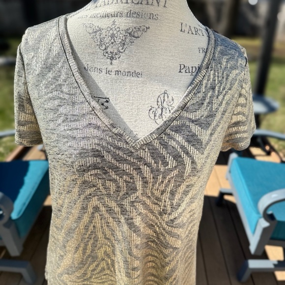 SOLD. NWT White House Black Market Animal Print Short-Sleeve V-neck Top - Picture 5 of 8